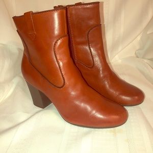 Clark’s Women’s Rust Color Boots Size 9 Never Worn
